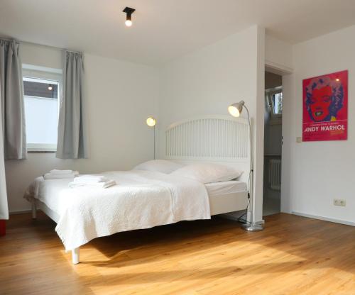 Relaxing 140m2 Holiday Home South of Munich 25 Min to Center Fully Equipped — 4-Star Luxury Hotel in Baierbrunn, Germany