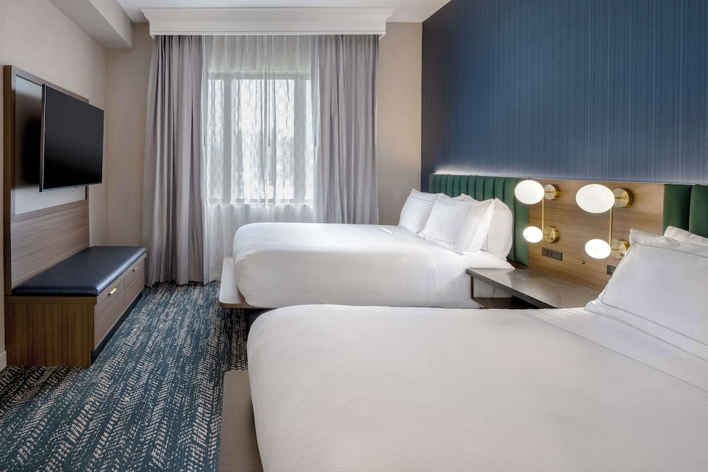 DoubleTree Suites by Hilton Hotel Mt. Laurel - photo 9