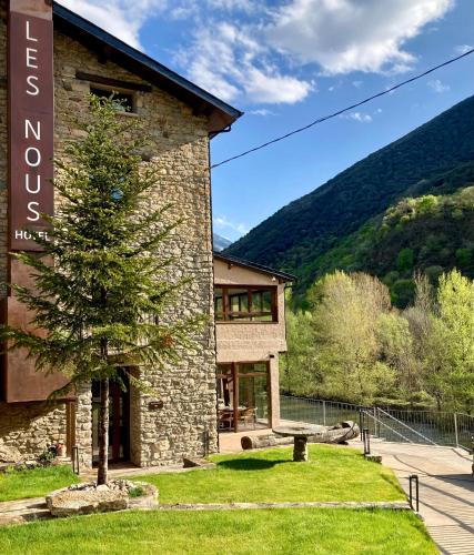 Les Nous Hotel - carbon neutral hotel in Sort