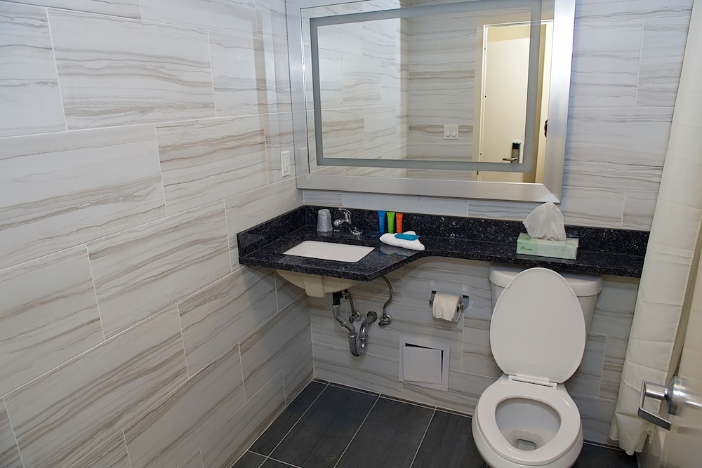 7 Days Hotel Bronx - photo 17