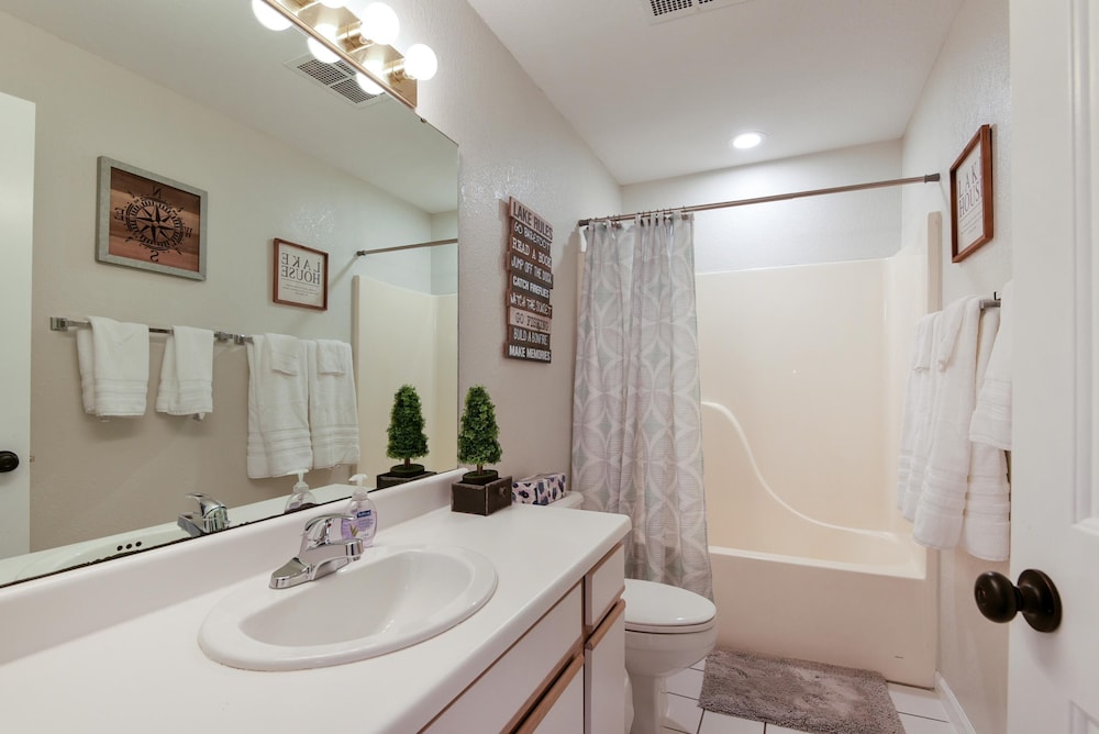 Southern Paradise Resort Amenities Close to Downtown and the Branson Landing - photo 22