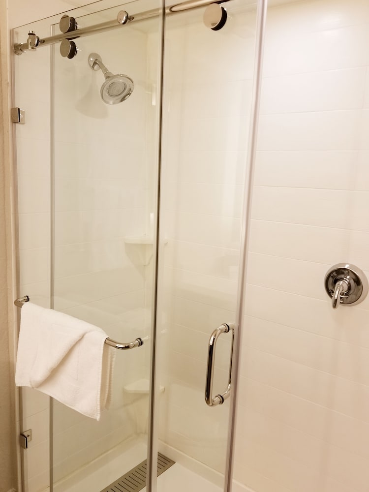 Holiday Inn Express & Suites Miami Hialeah by IHG - photo 24