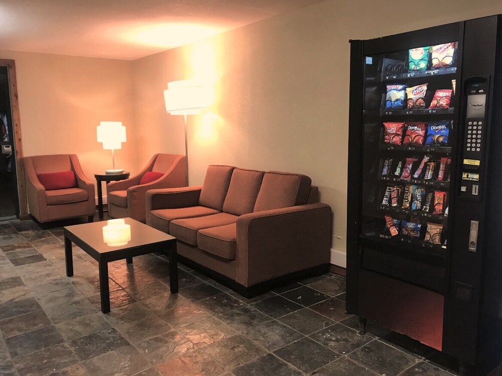 Econo Lodge Hurley Ironwood - photo 10