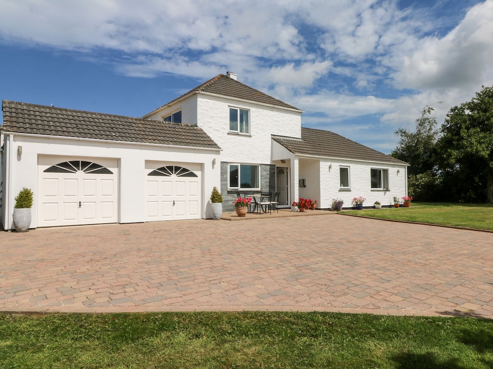 Trevore Farmhouse — 4-Star Luxury Hotel in Truro, United Kingdom