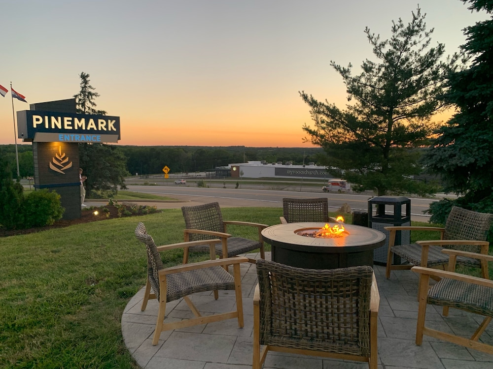 Pinemark Inn & Suites - photo 53