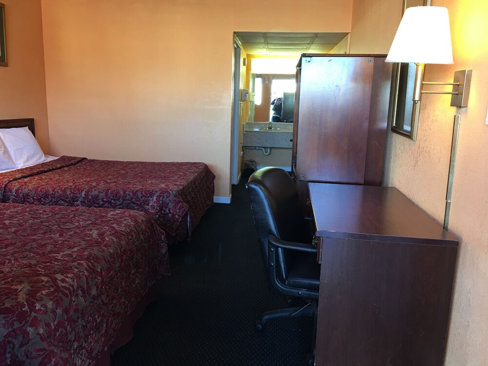 Super 8 by Wyndham Portsmouth Norfolk - photo 8