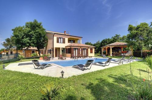 Villa Fatima — 4-Star Luxury Hotel in Liznjan, Croatia