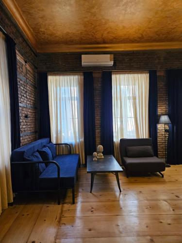 Old Gold Apartment