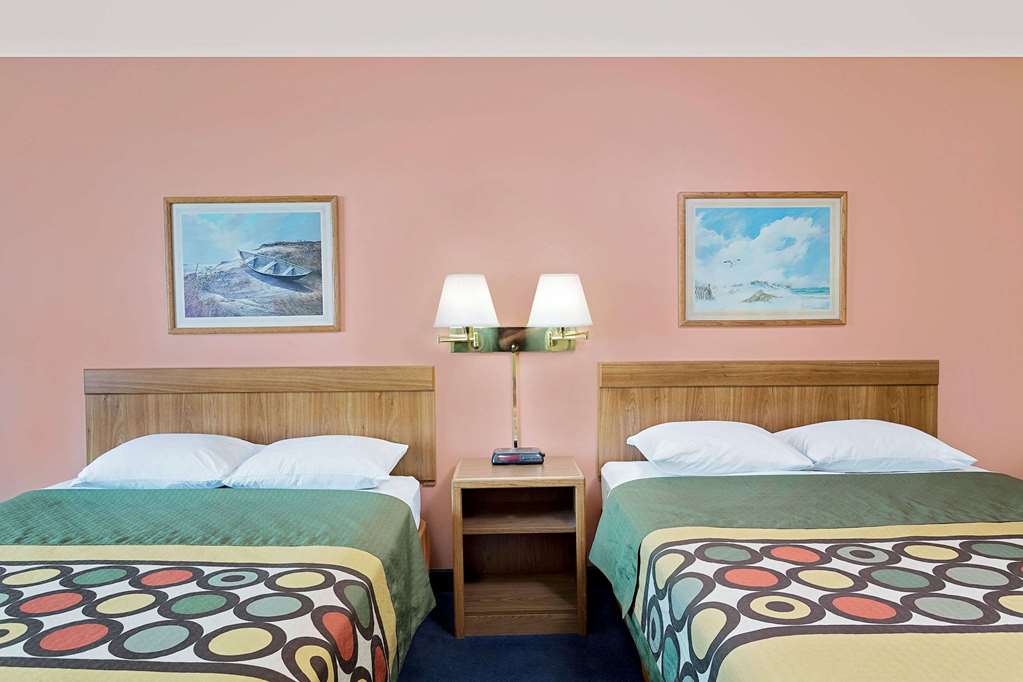 Super 8 by Wyndham Sturgeon Bay - photo 13