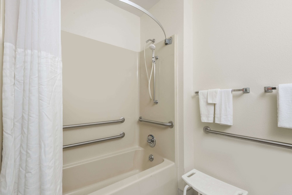 Days Inn by Wyndham Ashland - photo 27