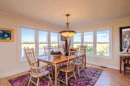 Coastal Living by Oak Island Accommodations - photo 6