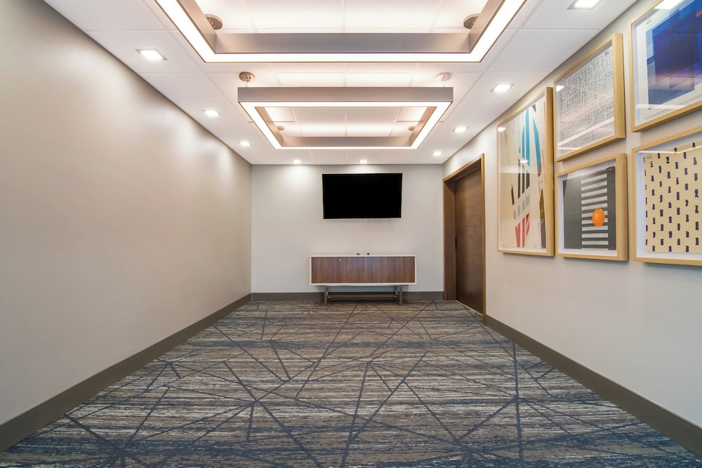 Holiday Inn Express & Suites Springdale Fayetteville Area - photo 44