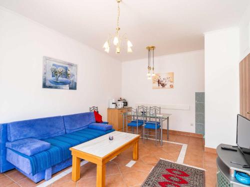 Studio apartment Peco with balcony