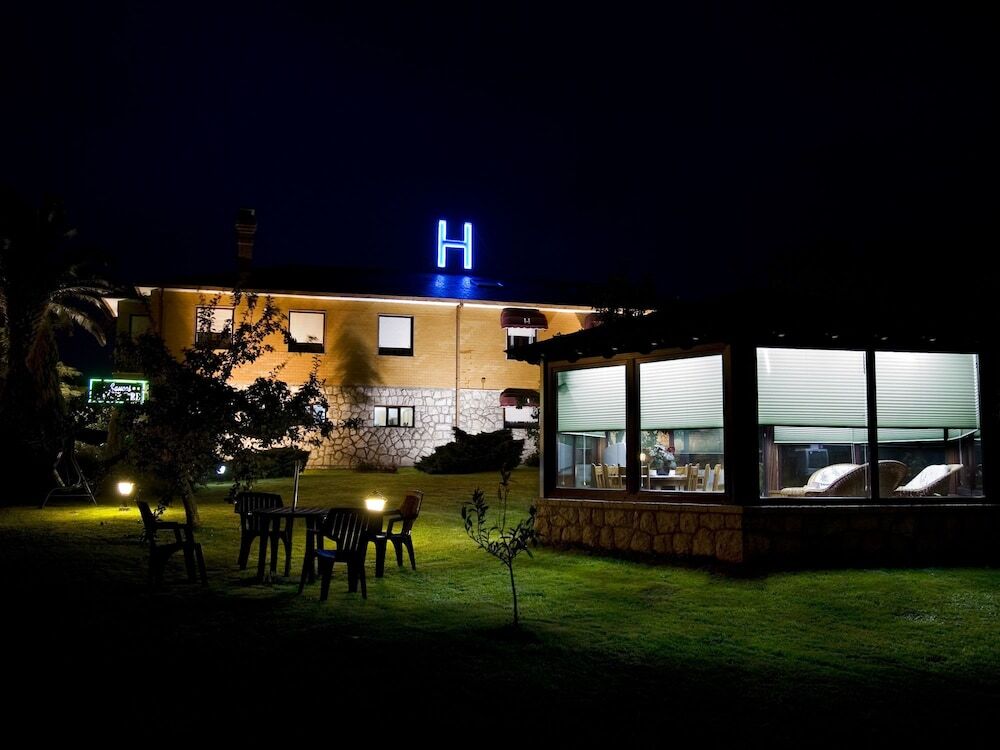 Hosteria Los Sauces — hotel in Santa Cruz De Bezana