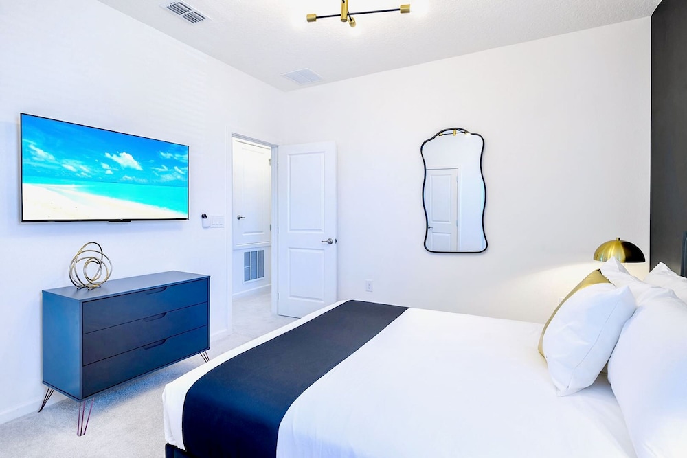 8BR Resort Home with Games Room and BBQ - photo 23