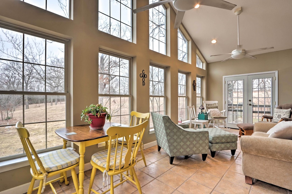 Spacious Home with Pond about 13 Mi to Columbia — 4-Star Luxury Hotel in Hallsville, United States