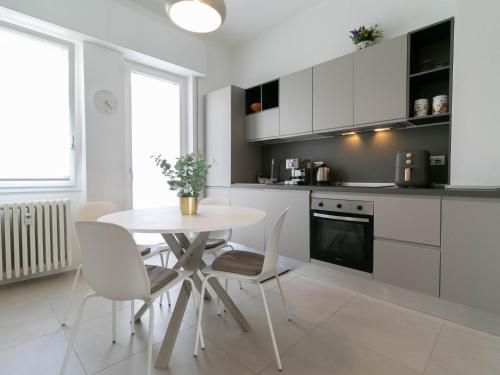 Mountain View Apartment Lecco Centro — 4-Star Luxury Hotel in Lecco, Italy