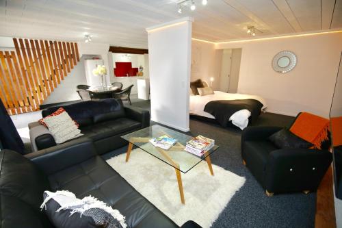 Modern Wall — 5-Star Luxury Hotel in Cambridge, New Zealand