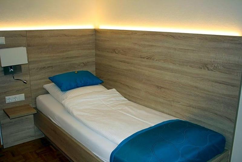 Hotel Schwarzer Adler — Moers — photo 4