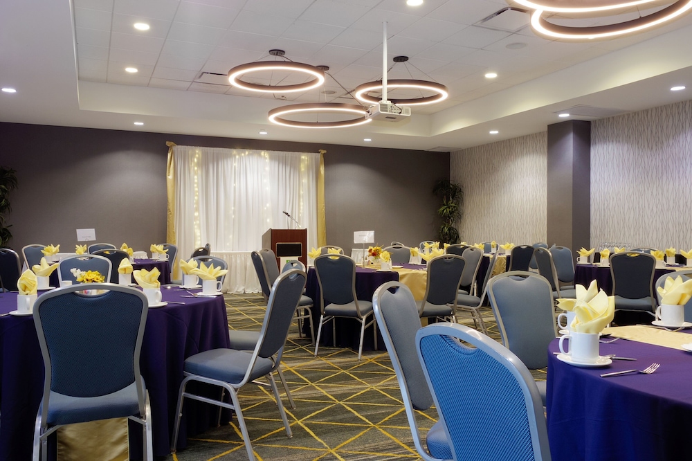 Holiday Inn Hotel & Suites Phoenix Airport By Ihg - photo 43