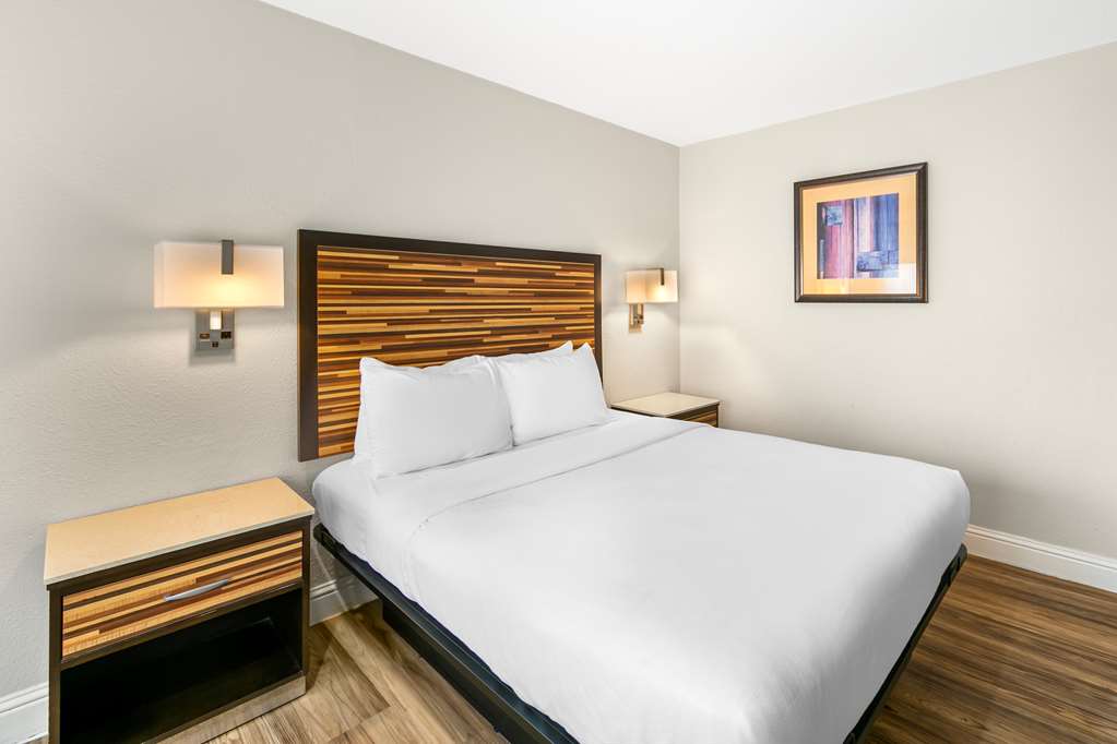 Quality Inn & Suites Sacramento Downtown Area - photo 21