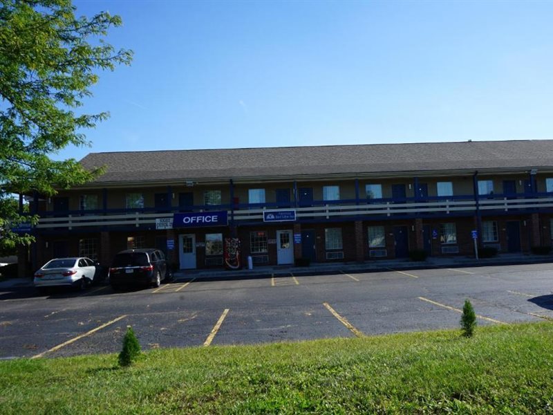 Americas Best Value Inn Maumee Toledo - photo 2