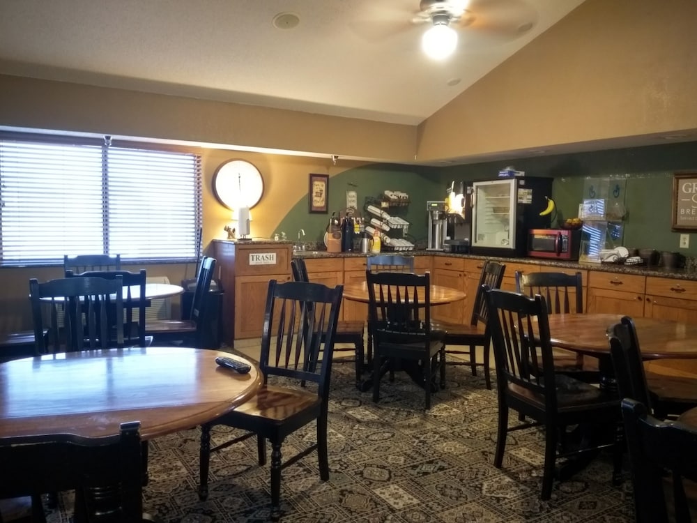 Madelia Hotel & Suites - photo 57