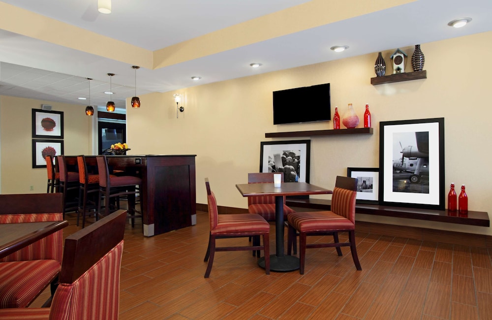 Hampton Inn Columbus Airport - photo 5