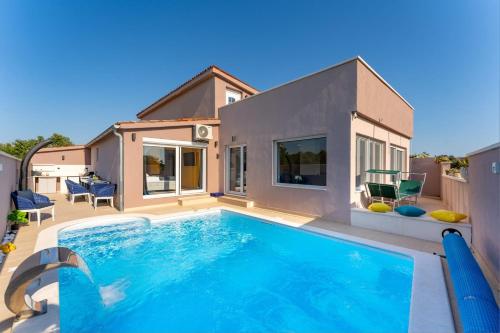 Family friendly house with a swimming pool Peroj Fazana 23328 — 4-Star Luxury Hotel in Vodnjan, Croatia