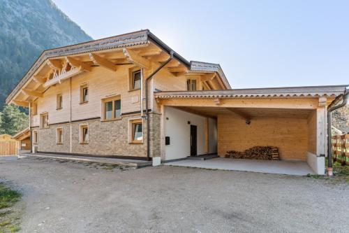 Chalet Wirklich Wunderbar — 4-Star Luxury Hotel in Leutasch, Austria