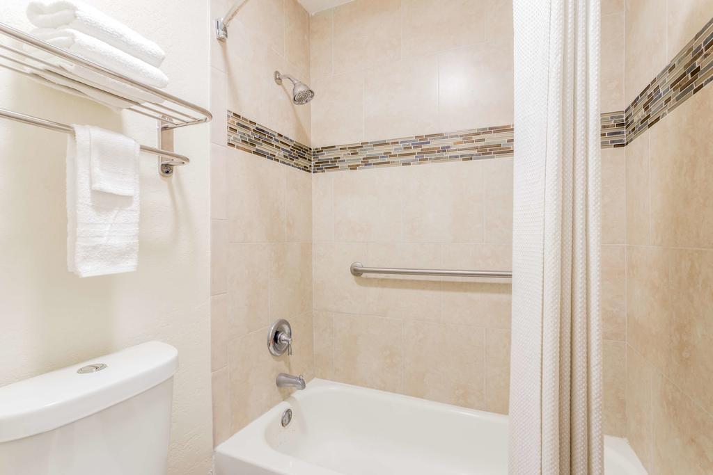 Econo Lodge Inn & Suites Florida City - photo 24