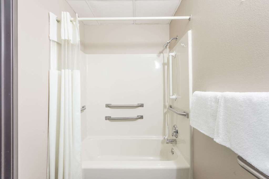 Super 8 by Wyndham O'Fallon MO St. Louis Area - photo 5