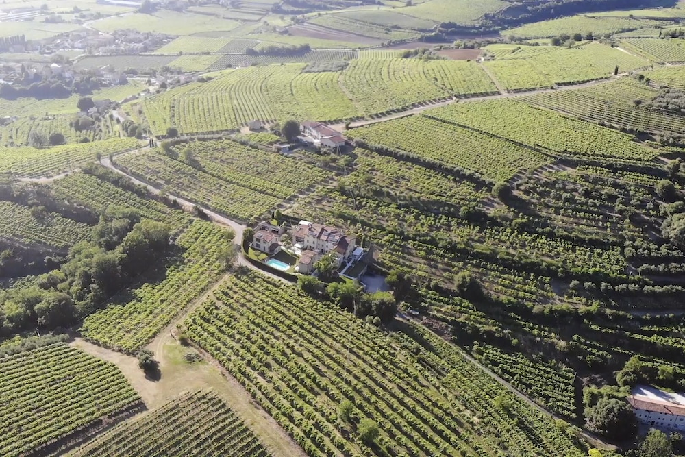 Corte dei Soavi Apartments — 4-Star Luxury Hotel in Soave, Italy