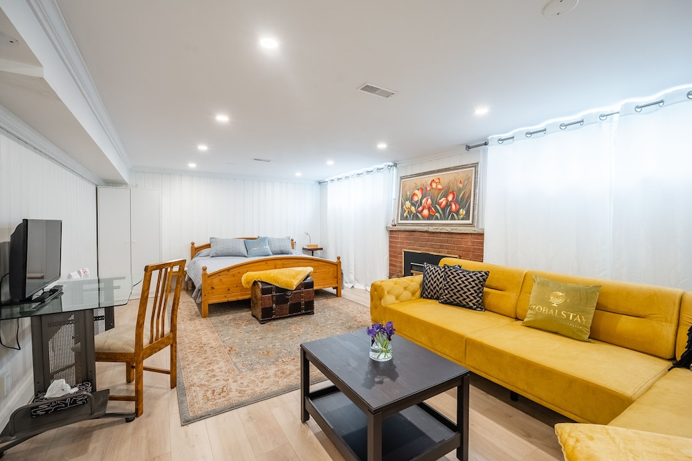 Globalstay Sunny Basement Brontë Park — 4-Star Luxury Hotel in Oakville, Canada