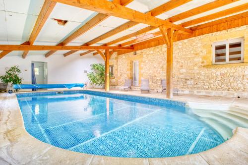 La Roulotte Rouge - last minute hotel in Unknown City