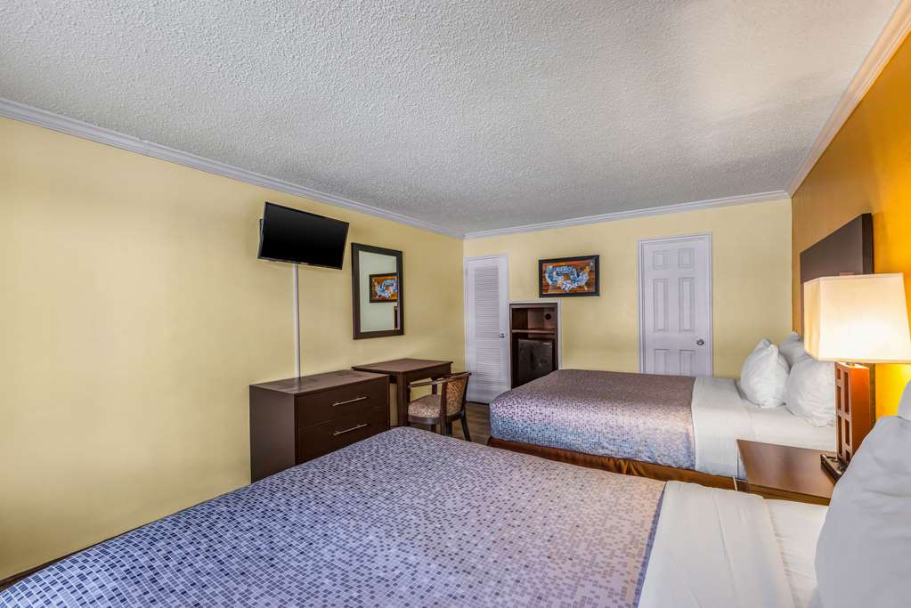 Econo Lodge Beach and Boardwalk - photo 14