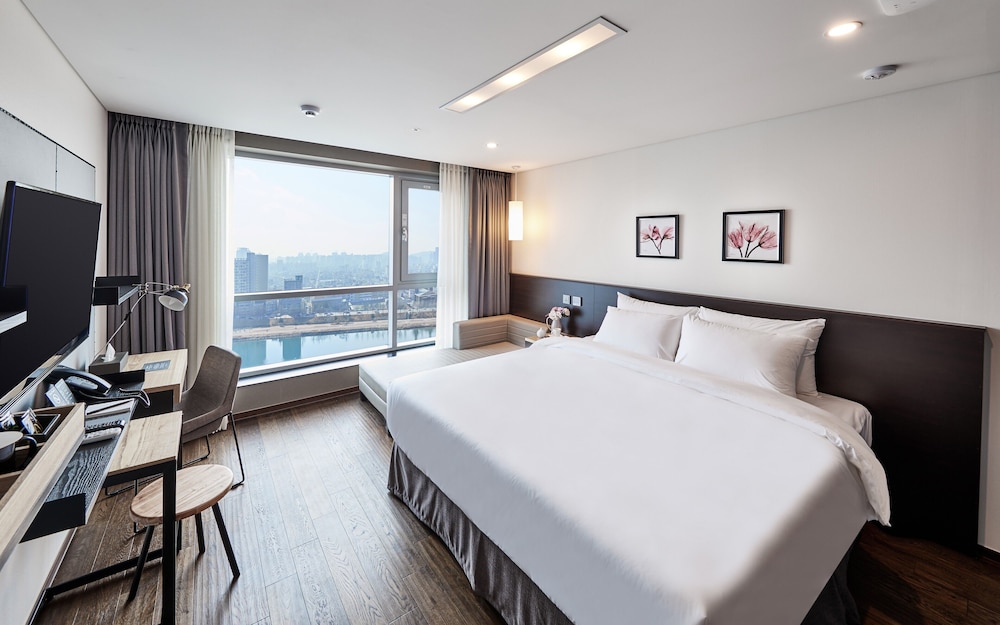 Hotel Riverside - carbon neutral hotel in Ulsan