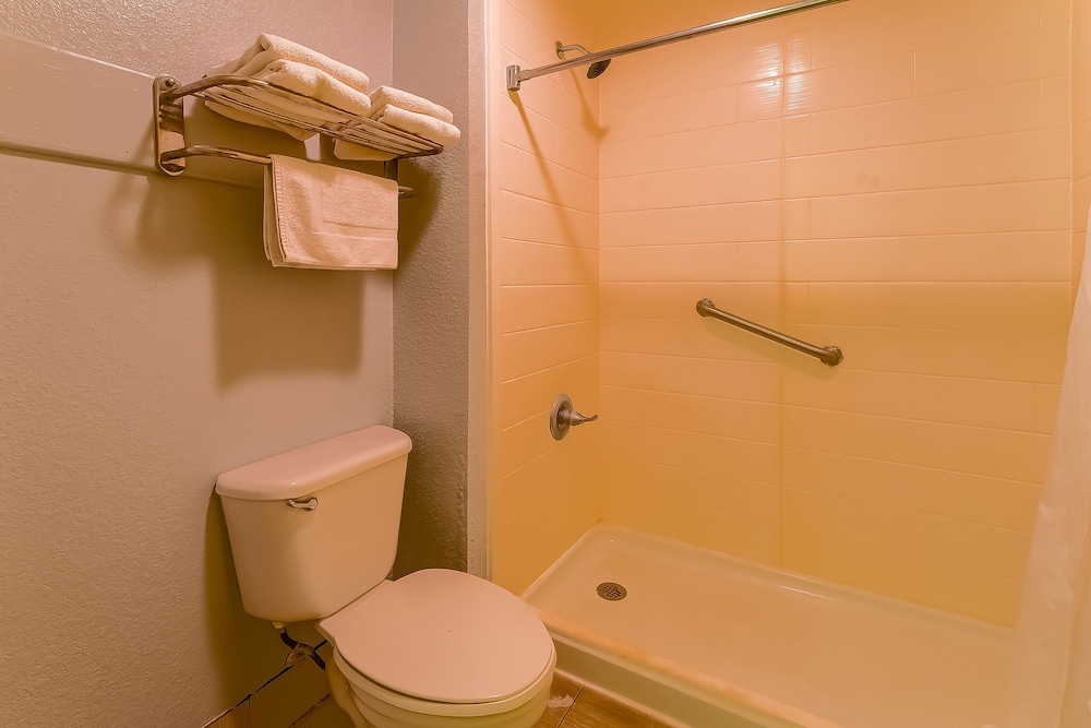 OYO Hotel Yoakum West - photo 34