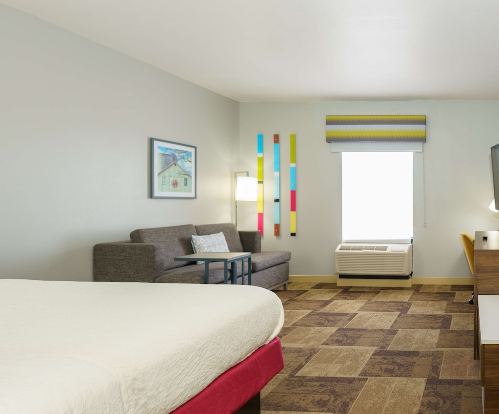 Hampton Inn Garden City - photo 17