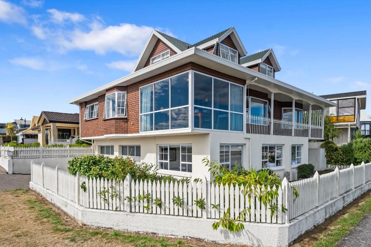 Fletcher House Sleeps 18 Location Views — 4-Star Luxury Hotel in Taupo, New Zealand