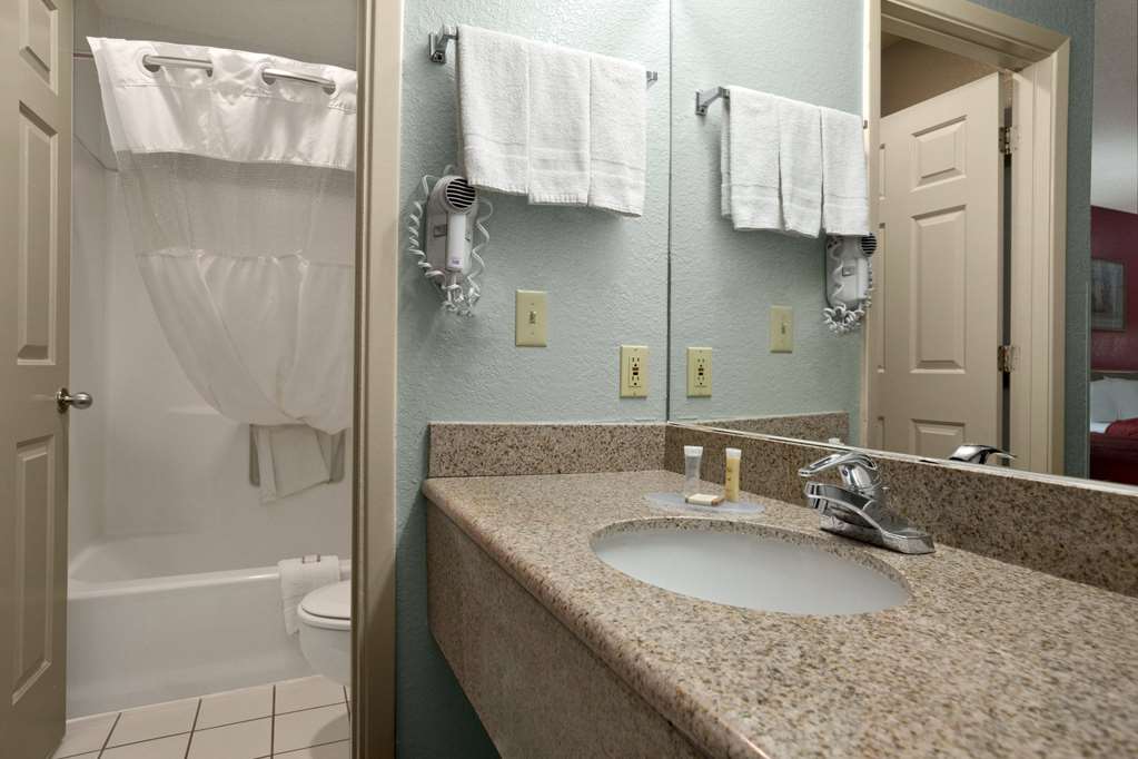Howard Johnson by Wyndham Holbrook - photo 12