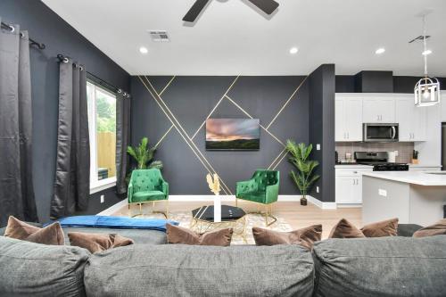 Sleeps 20 2 Homes Family and Friends Fun Super house — 4-Star Luxury Hotel in Houston, United States