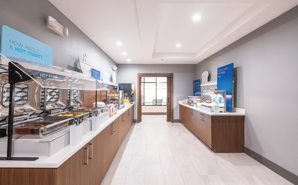 Holiday Inn Express Hotel & Suites St. Robert by IHG - photo 44