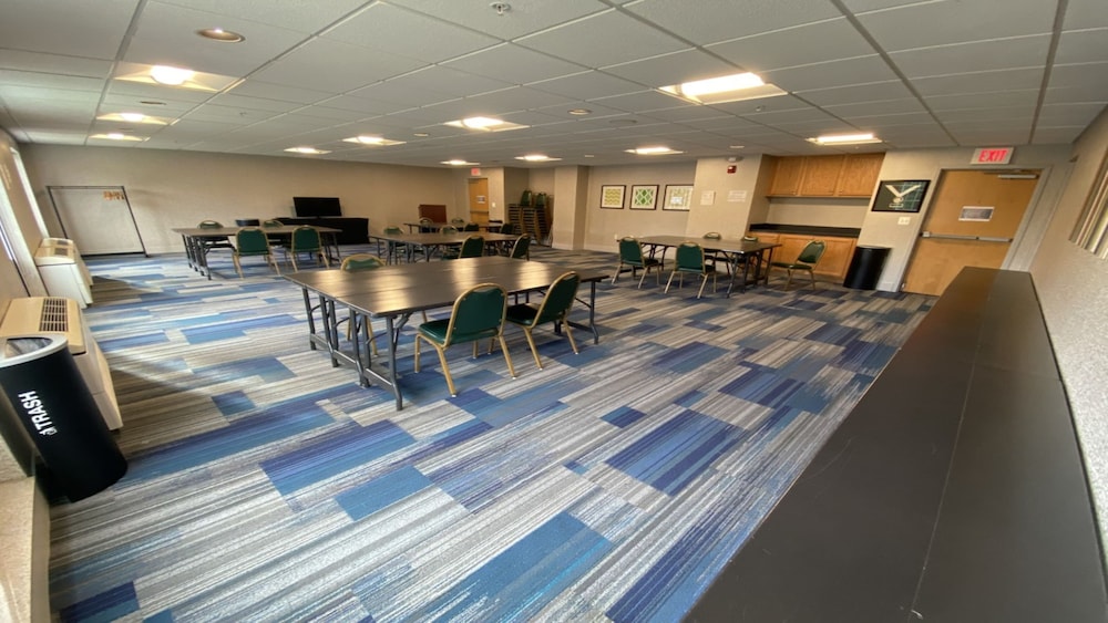Holiday Inn Express Hotel & Suites Warrenton by IHG - photo 44