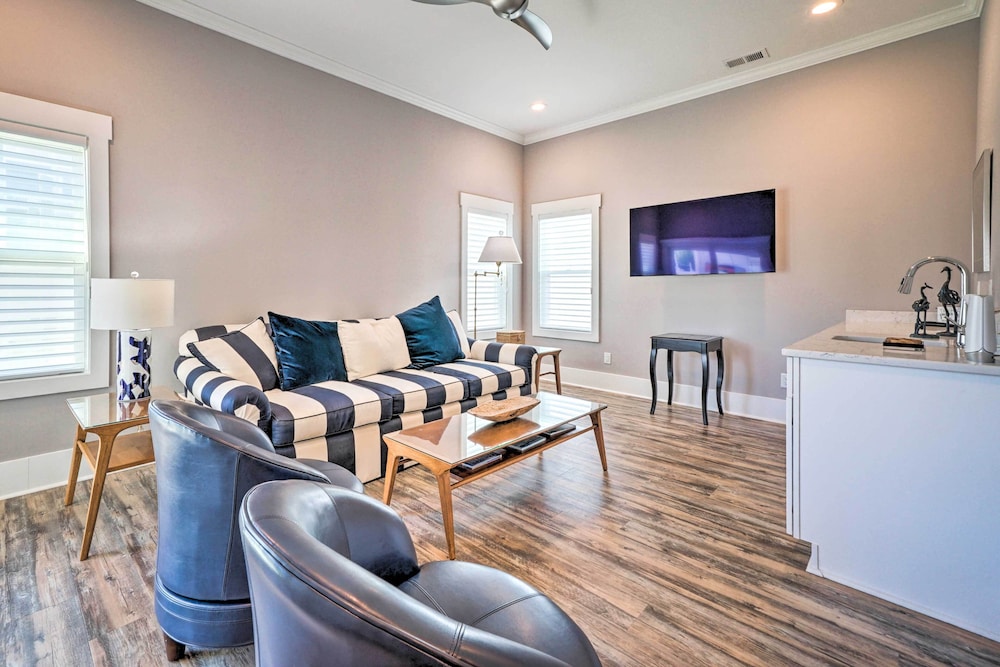 Bright Coastal Abode With Porch & Beach Access — Carolina Beach — photo 5