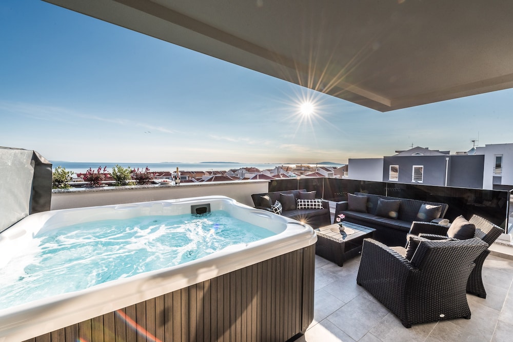 Villa Magnifica Penthouse with Jacuzzi — 4-Star Luxury Hotel in Novalja, Croatia