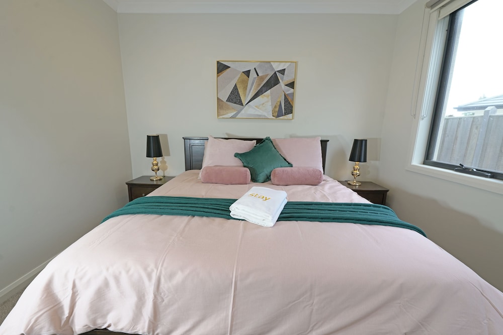 Luxury Waterfront SpaciousHouse Lakeview — Point Cook — photo 5