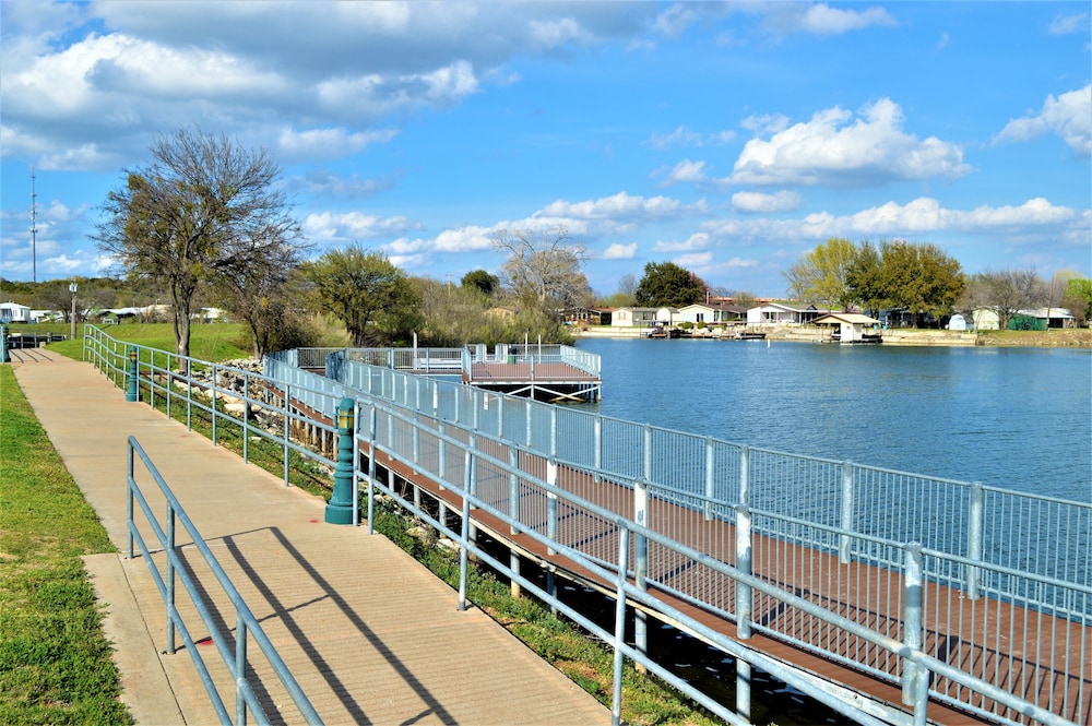 Lake View Inn - photo 36