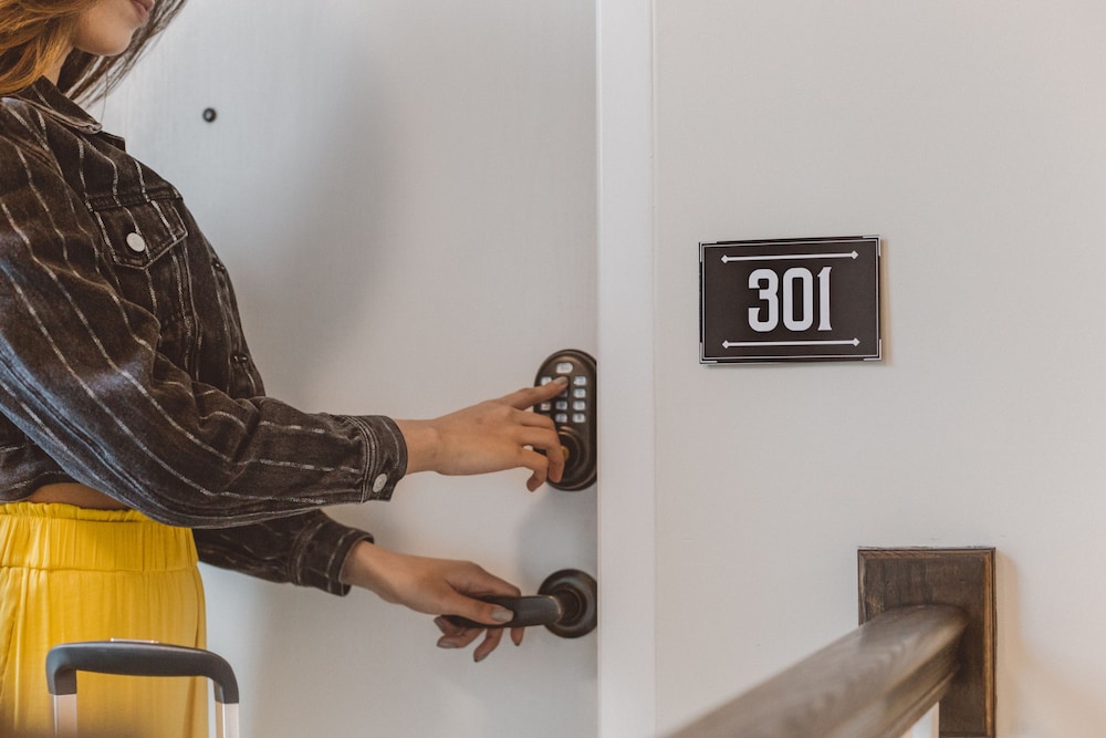 Hancock House - photo 3