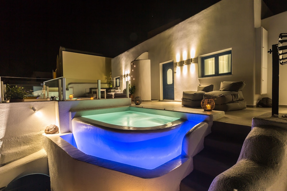 Amera Suites — 4-Star Luxury Hotel in Fira, Greece